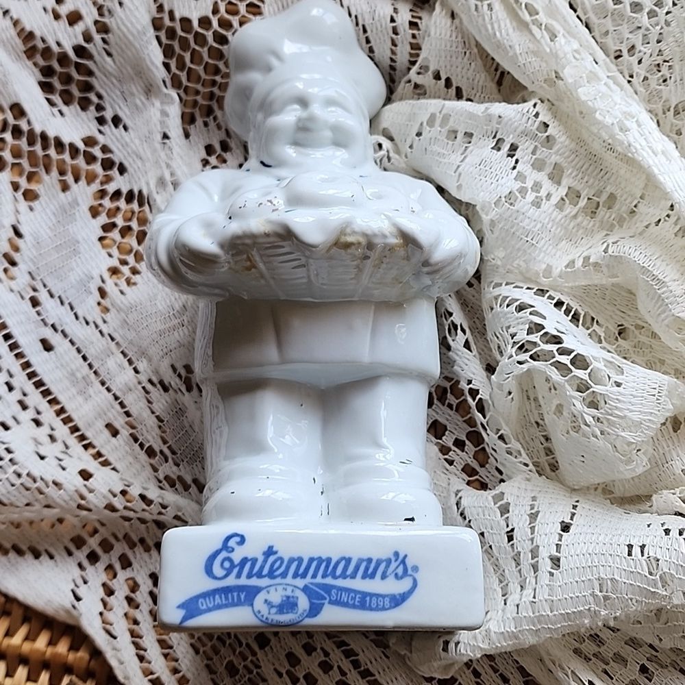 Vintage Chippy Paint Entemann's Doughnut Chef Bank No Stopper